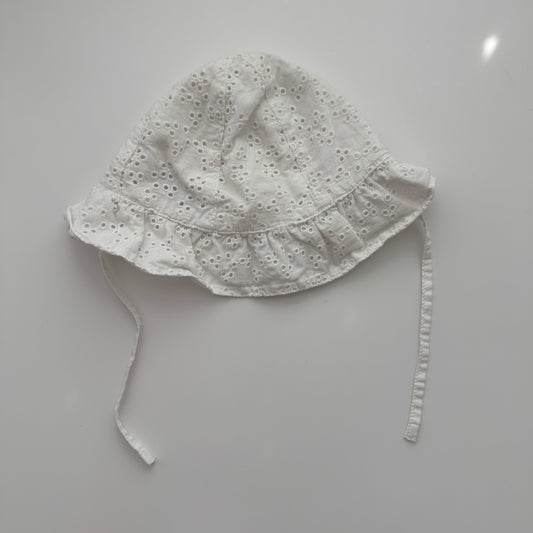 H&M Baby Sonnenhut Weiss mit Lochstickerei Gr. 68