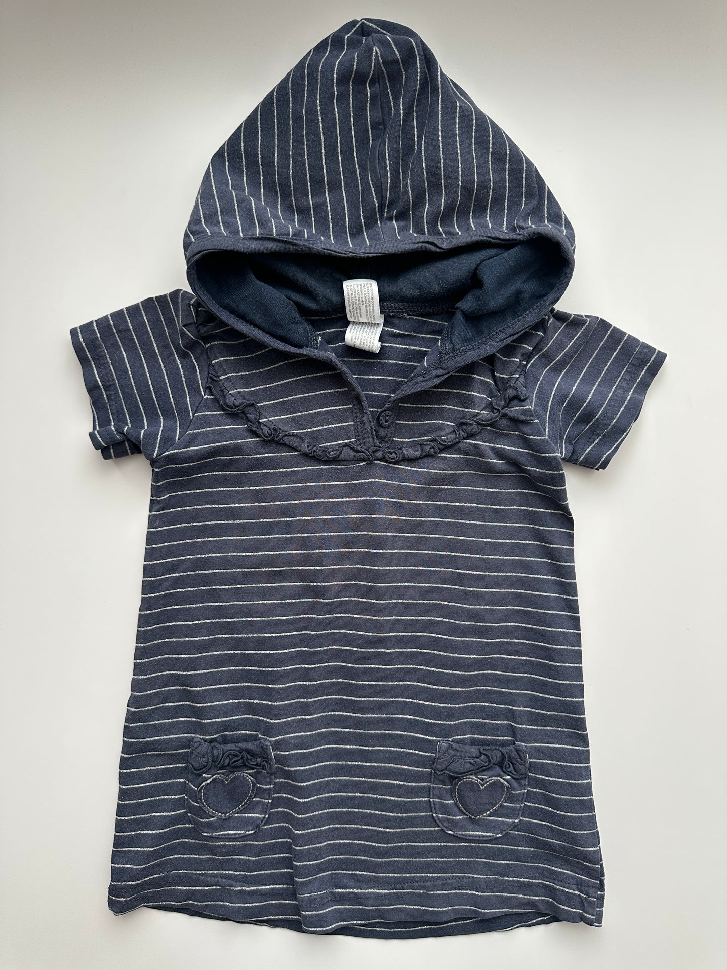 Baby Club Kapuzenkleid Gr. 86 – Dunkelblau gestreift mit Herztaschen