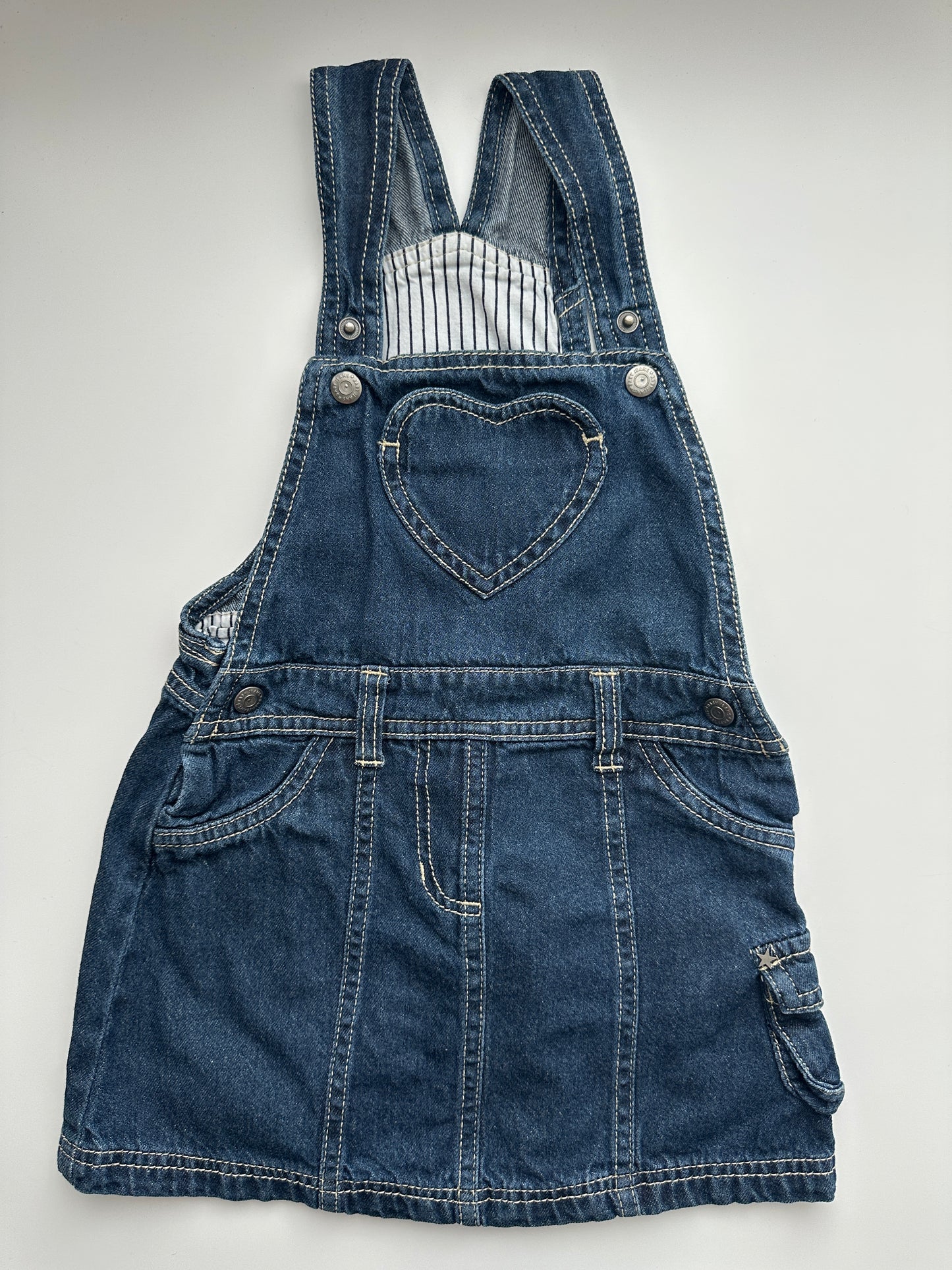 Lupilu Jeans Latzkleid Gr. 104 – Denimkleid mit Herzdetail