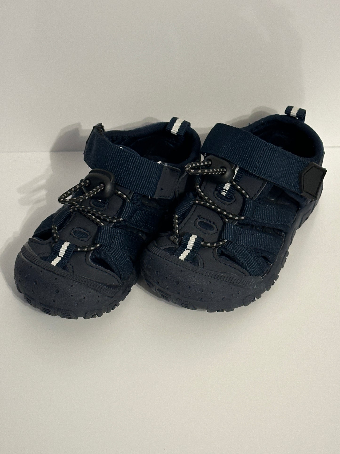 Offene Schuhe Gr. 20