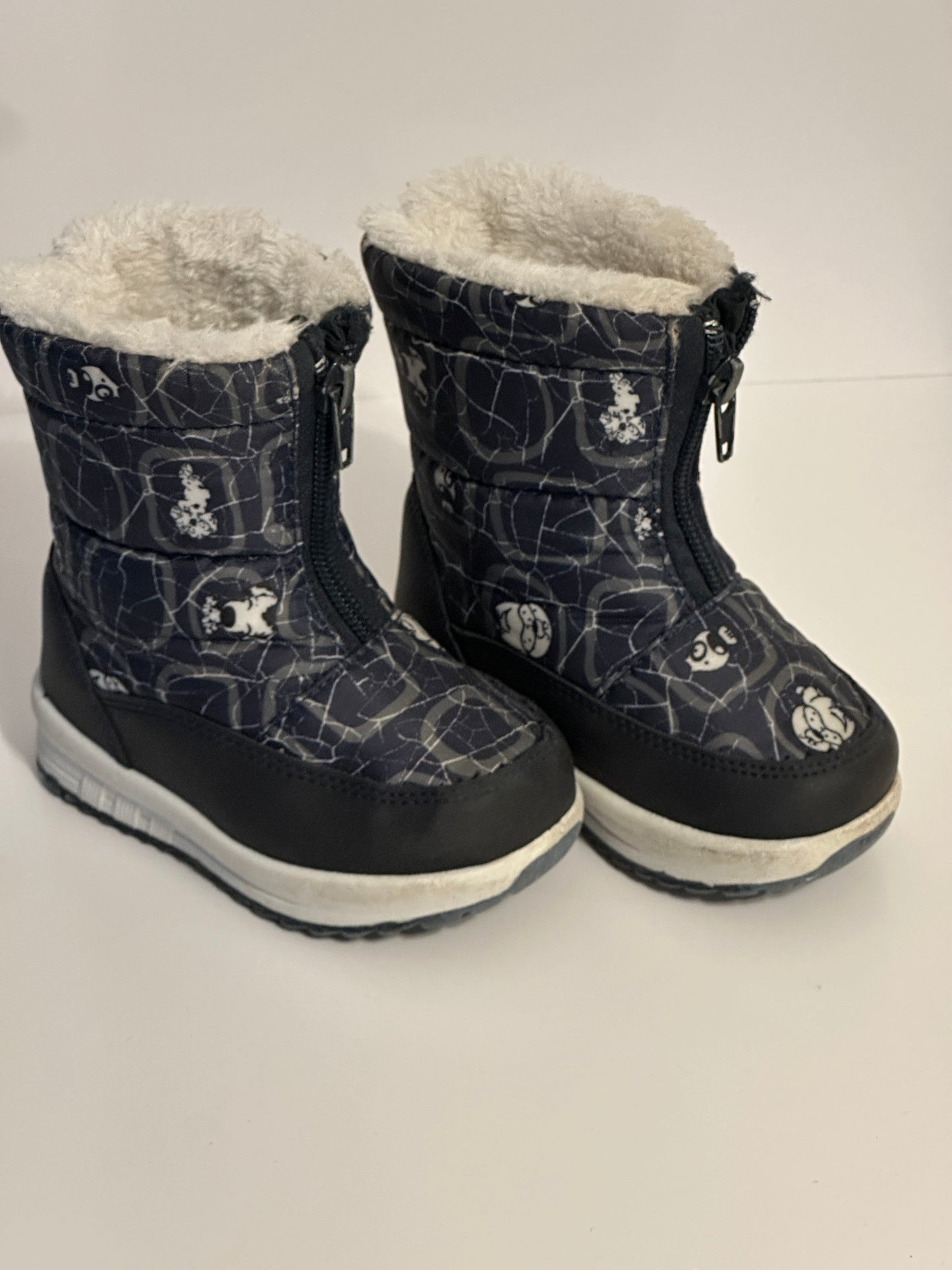 Gefütterte Winterstiefel Gr. 23