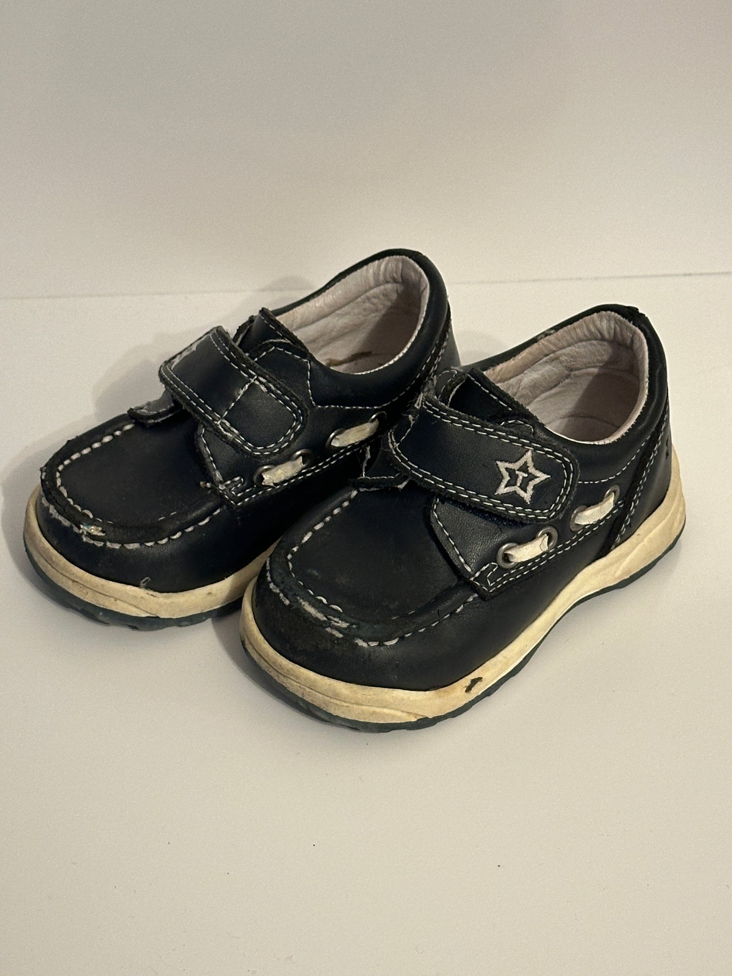 Schuhe mit Klettverschluss Gr. 20