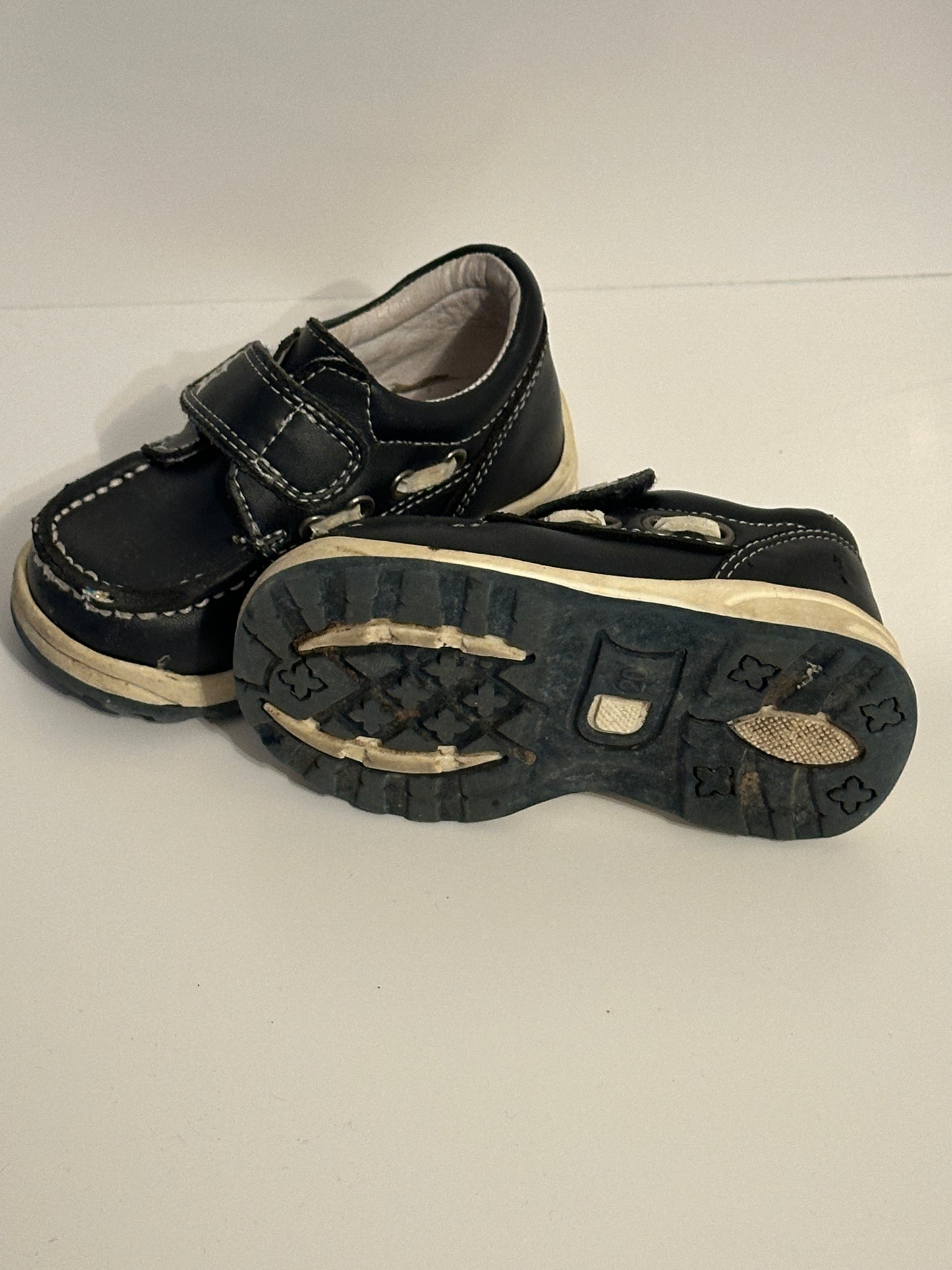 Schuhe mit Klettverschluss Gr. 20