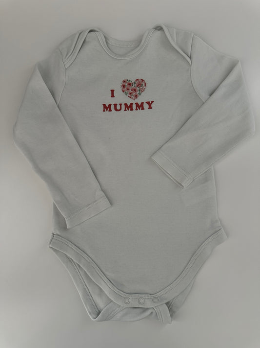 Baby Body Langarm „I Love Mummy“ Weiss Gr. 80