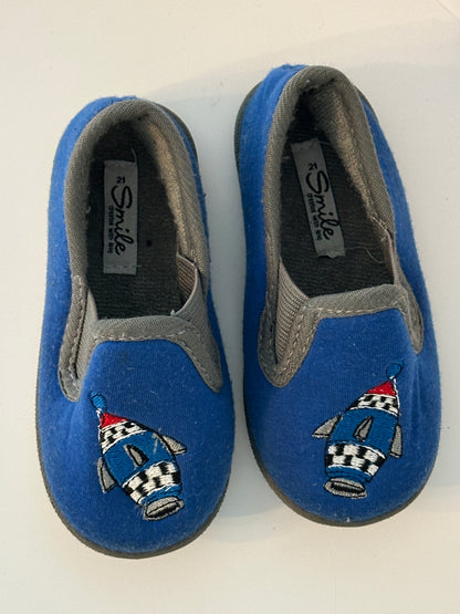 Hausschuhe mit Raketenmotiv Gr. 21