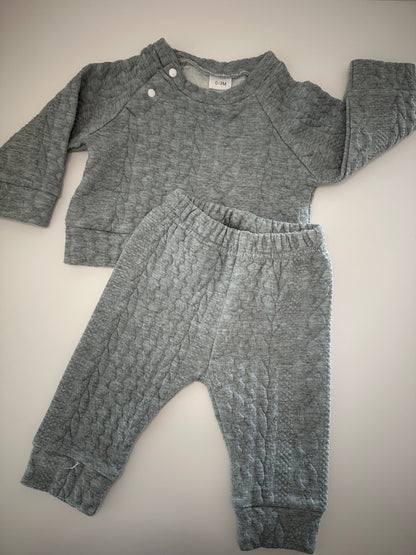 Weiches Baby-Set aus Pullover & Hose Gr. 0-3 Monate