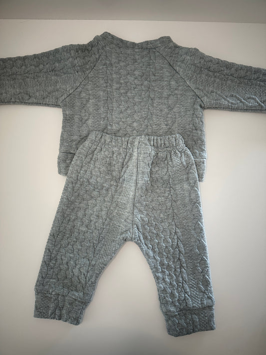 Weiches Baby-Set aus Pullover & Hose Gr. 0-3 Monate