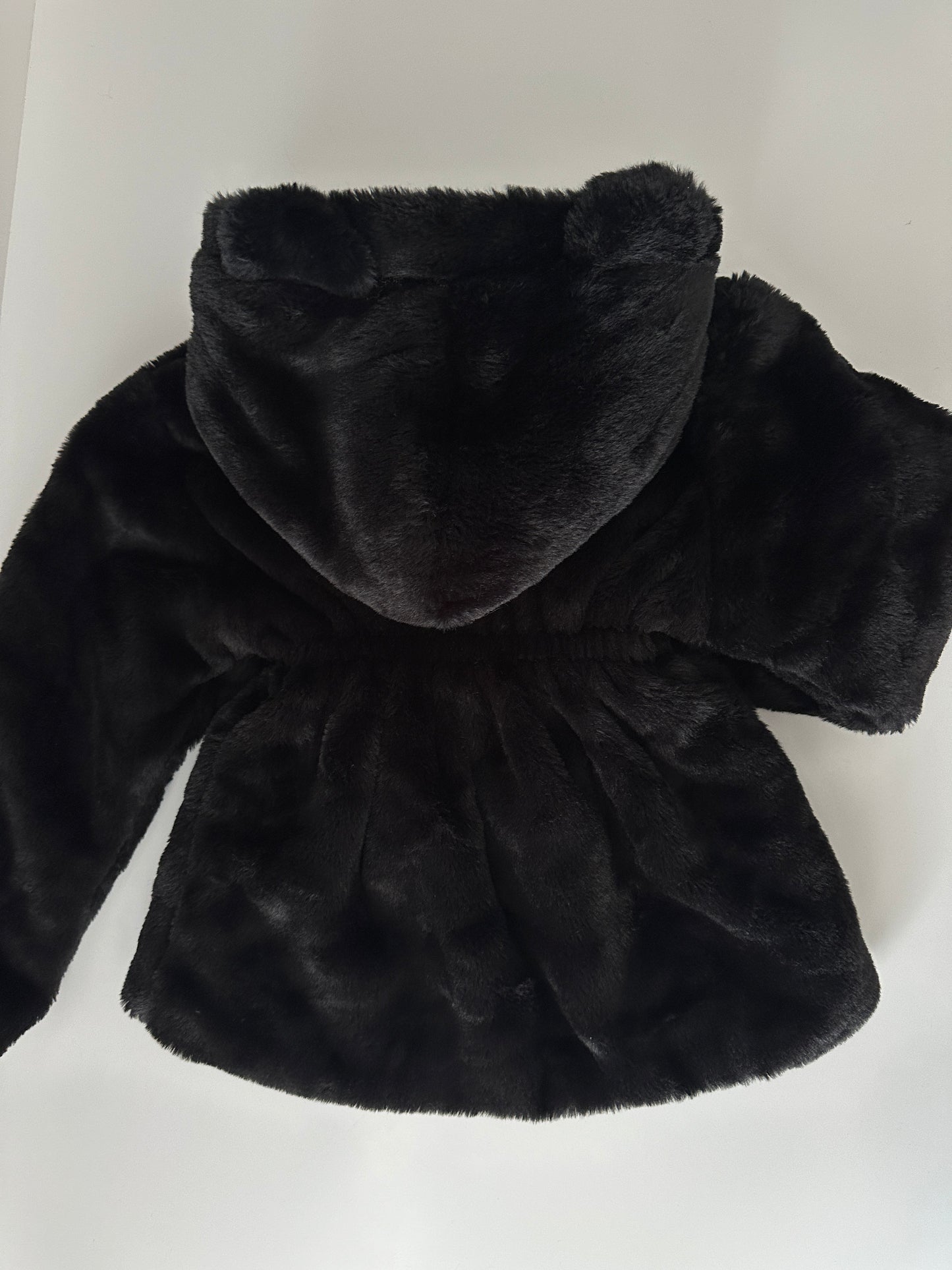 Kuschelige Teddyjacke Schwarz mit Bärenohren Gr. 120 – Kunstfelljacke