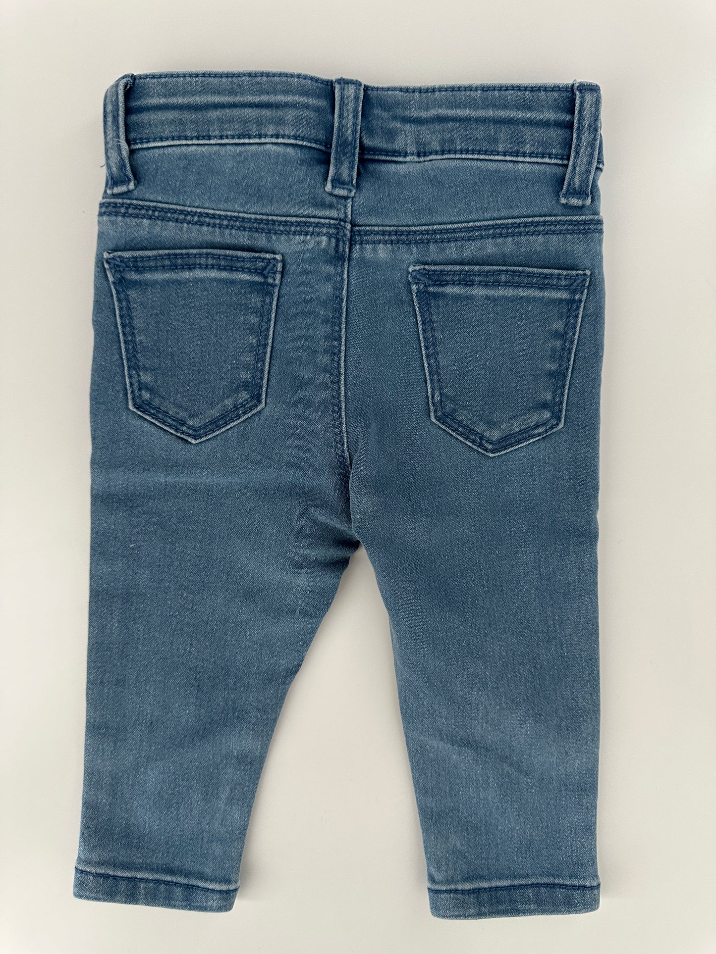Baby Jeans mit Stickerei Gr. 68 – Regenbogen & Herzen