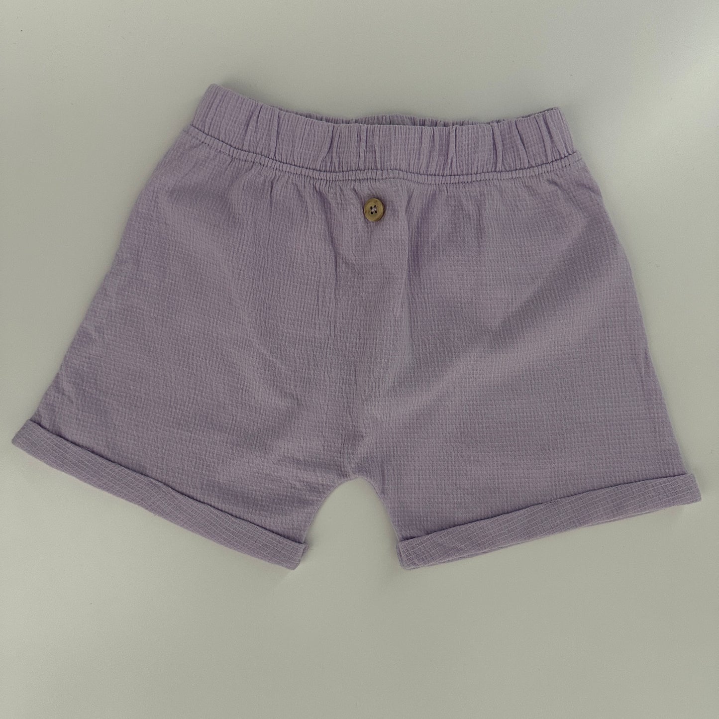 Baby Shorts Flieder Gr. 86/92 – Musselin-Look mit Knopf