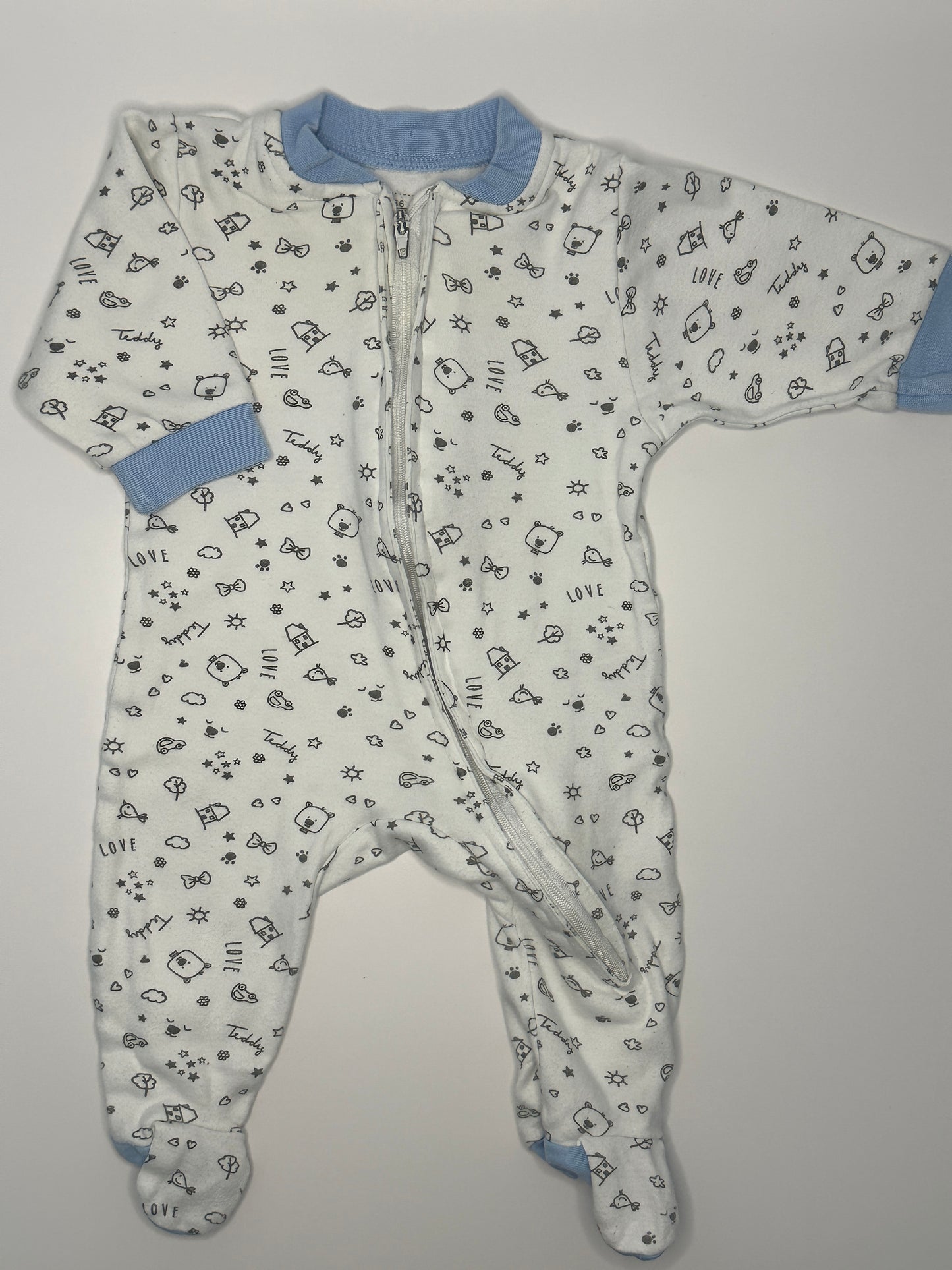 Strampler / Pyjama mit Füsschen Gr. 56