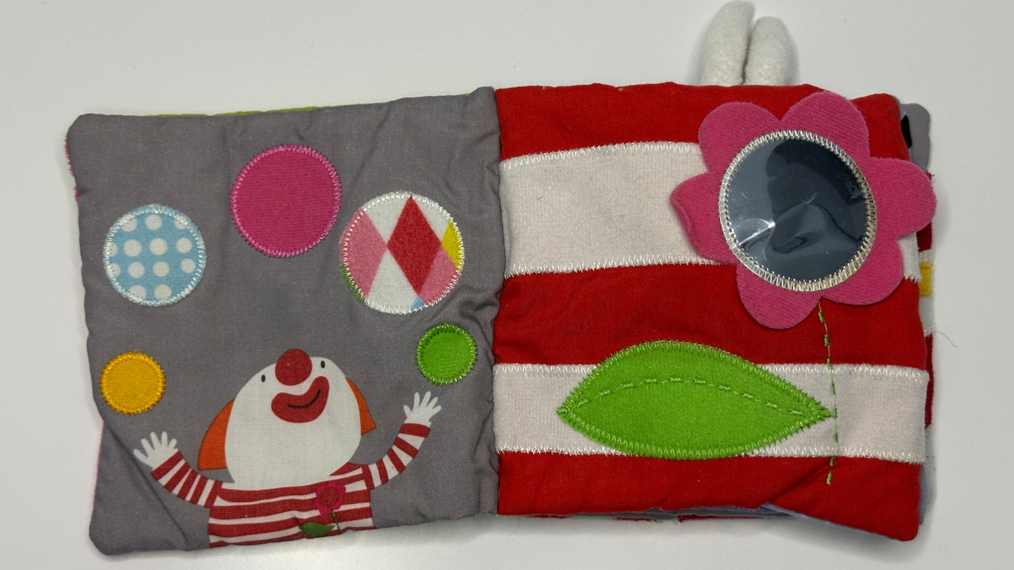 Bilderbuch aus Stoff mit Tiermotiven & Zirkusdesign