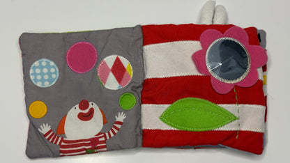 Bilderbuch aus Stoff mit Tiermotiven & Zirkusdesign