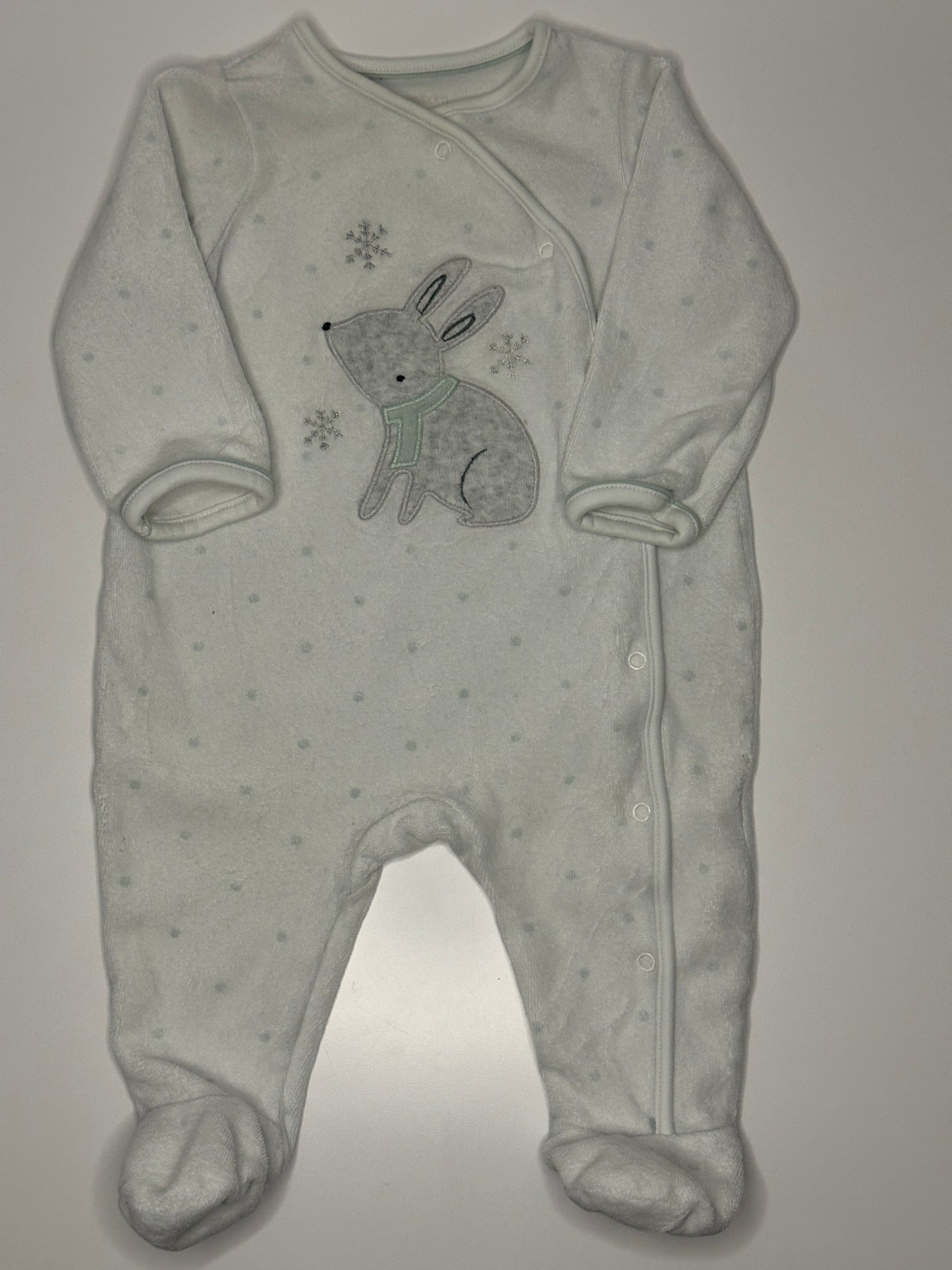 Flauschiger Pyjama mit Häschenmotiv Gr. 68