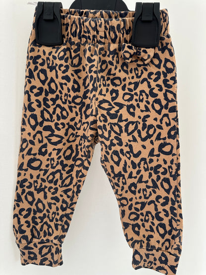 Stoffhose mit Leopardenprint