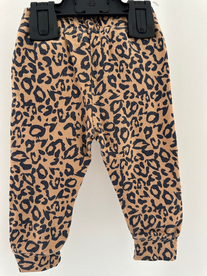 Stoffhose mit Leopardenprint