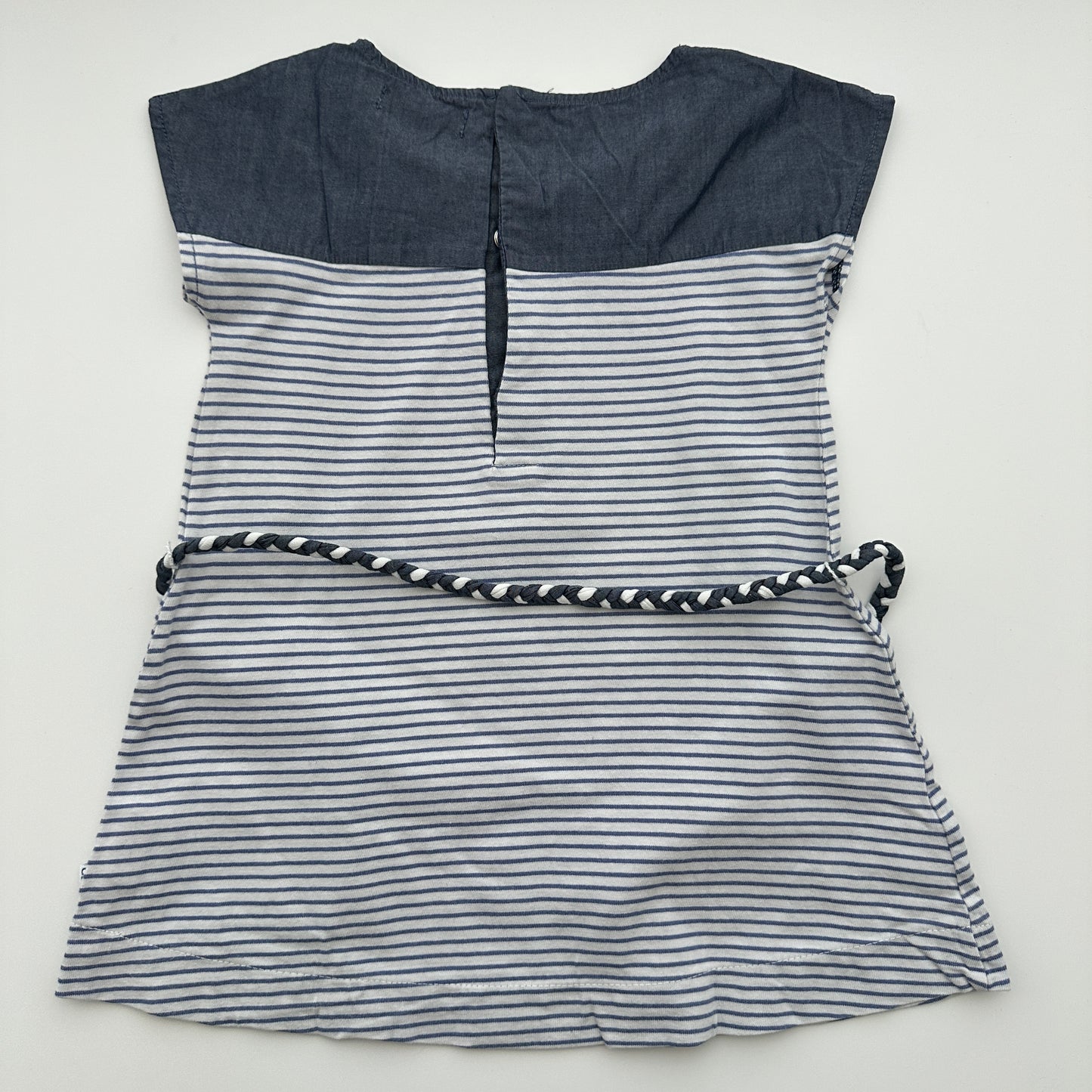 Obaïbi gestreiftes Babykleid mit Flechtgürtel Gr. 86