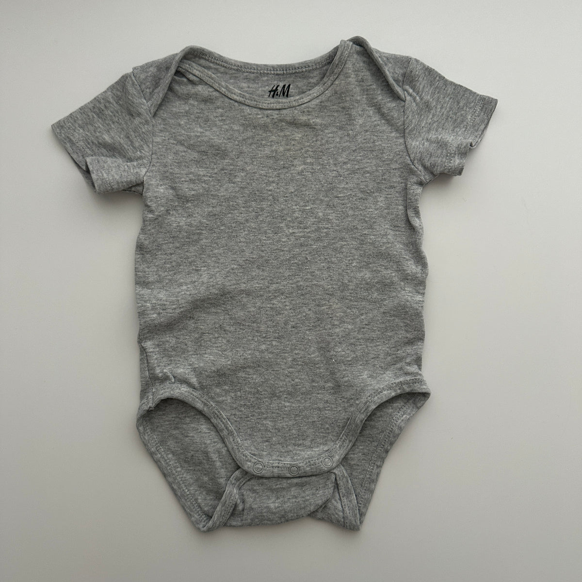 H&M Baby Kurzarmbody Grau Gr. 68 Bio-Baumwolle