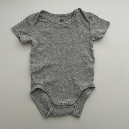H&M Baby Kurzarmbody Grau Gr. 68 Bio-Baumwolle